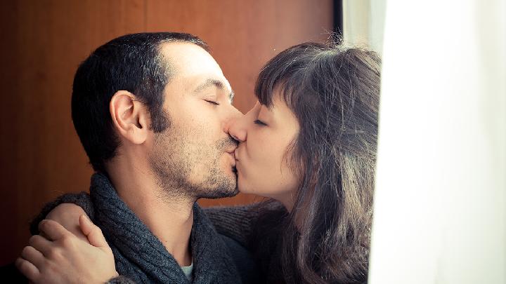 第一次如何接吻？正确亲吻的9种方式